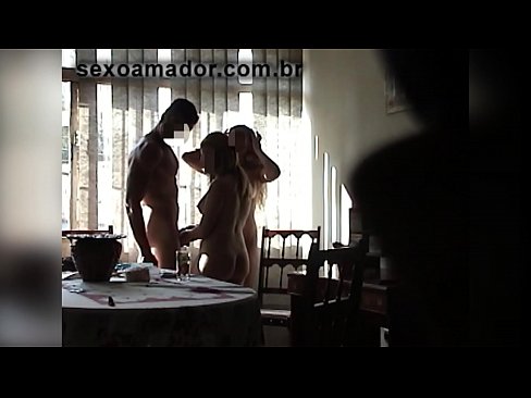 ❤️ Els amics sexuals conviden un home gegant i un trio amb ell ❤️❌ Porno a nosaltres ❤