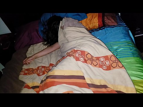 ❤️ El fillastre renya la seva jove madrastra mentre dorm. ❤️❌ Porno a nosaltres ❤